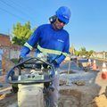 Obras na avenida Centenário avançam para ampliar o sistema de coleta e tratamento de esgoto