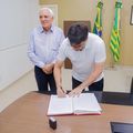 Rafael destaca missão empresarial e intercâmbio de estudantes ao transmitir cargo.