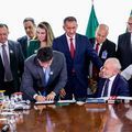 Fonteles e Lula firmam aditivo para concluir a Transnordestina, impulsionando a economia do Nordeste