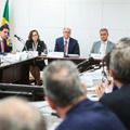 Governo busca negociação com EUA e pede apoio de empresários