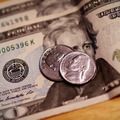 Dólar cai para R$ 5,50 com maior chance de corte de juros nos EUA