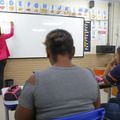Alfabetização de adultos pode aumentar renda em até 16%, aponta estudo